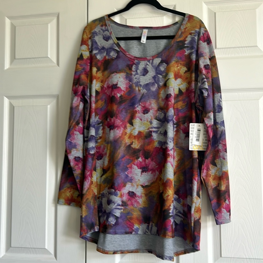 LuLaRoe 3XL Lynnae long sleeved tee. Floral pattern NWT